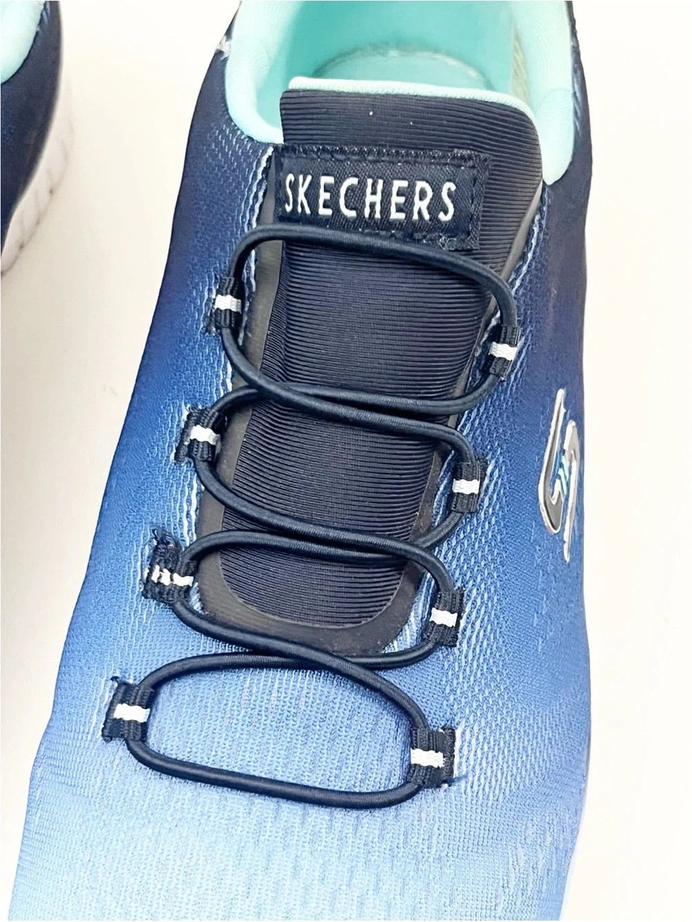 SKECHERS Virtue Pure Radiance Memory Foam Bungee Slip On Shoes Sneakers Size 8.5